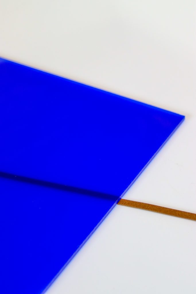 Blå akrylplade